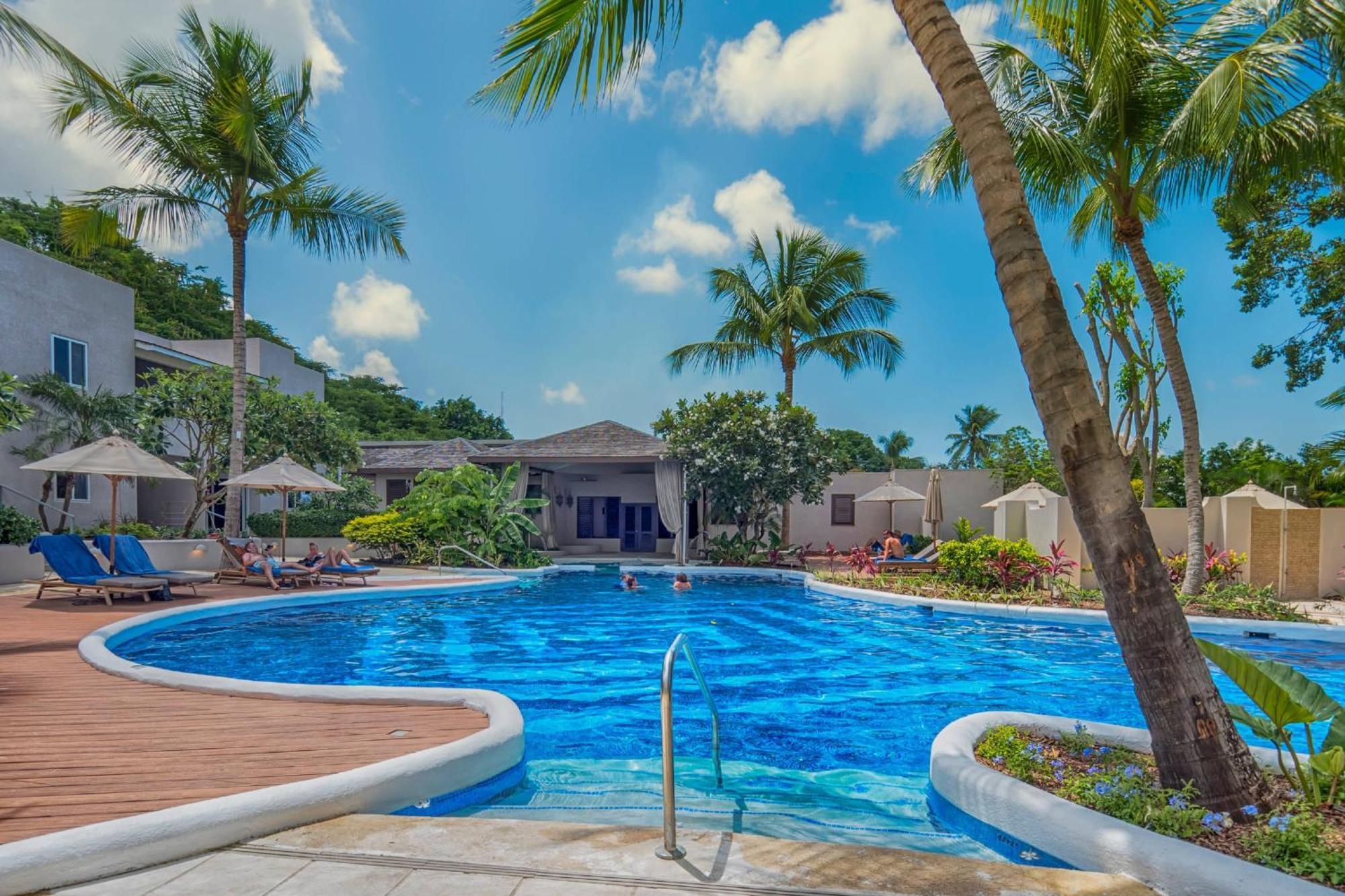 Waves Resort & Spa, Barbados, An Autograph Collection All-Inclusive Resort Saint James Dış mekan fotoğraf