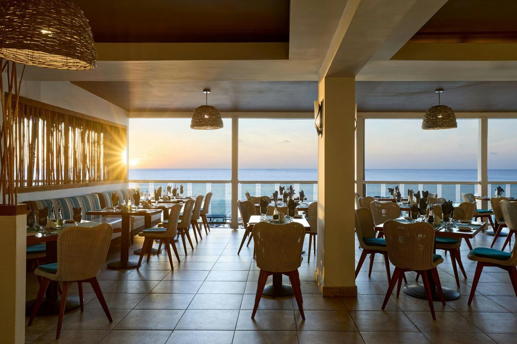 Waves Resort & Spa, Barbados, An Autograph Collection All-Inclusive Resort Saint James Dış mekan fotoğraf