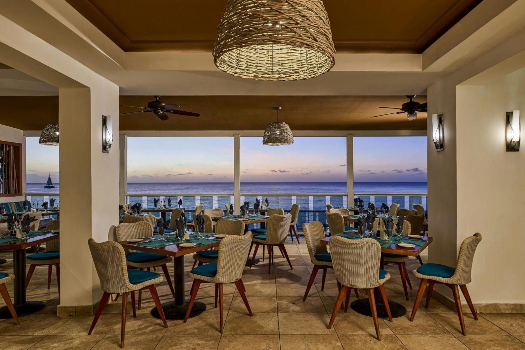 Waves Resort & Spa, Barbados, An Autograph Collection All-Inclusive Resort Saint James Dış mekan fotoğraf