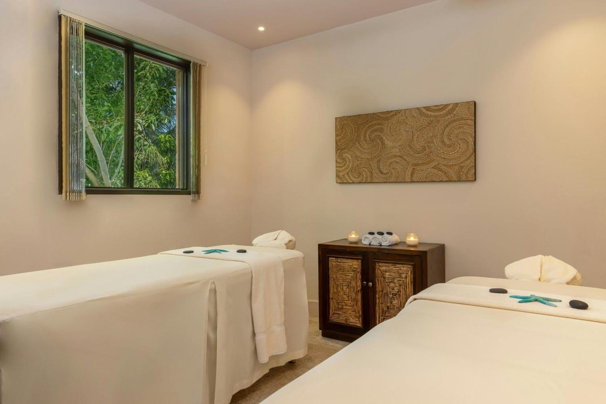 Waves Resort & Spa, Barbados, An Autograph Collection All-Inclusive Resort Saint James Dış mekan fotoğraf